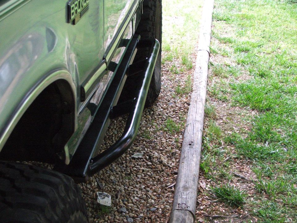1996 Ford Bronco side view showing slider bars and fender flare