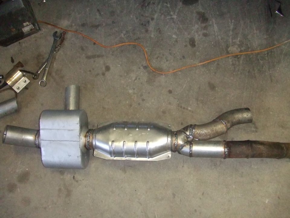 Exhaust system part with catalytic converter and muffler