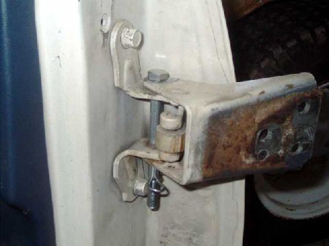 1984 Ford Bronco - assemble hinge to door with new quick-connect pin for easy removal