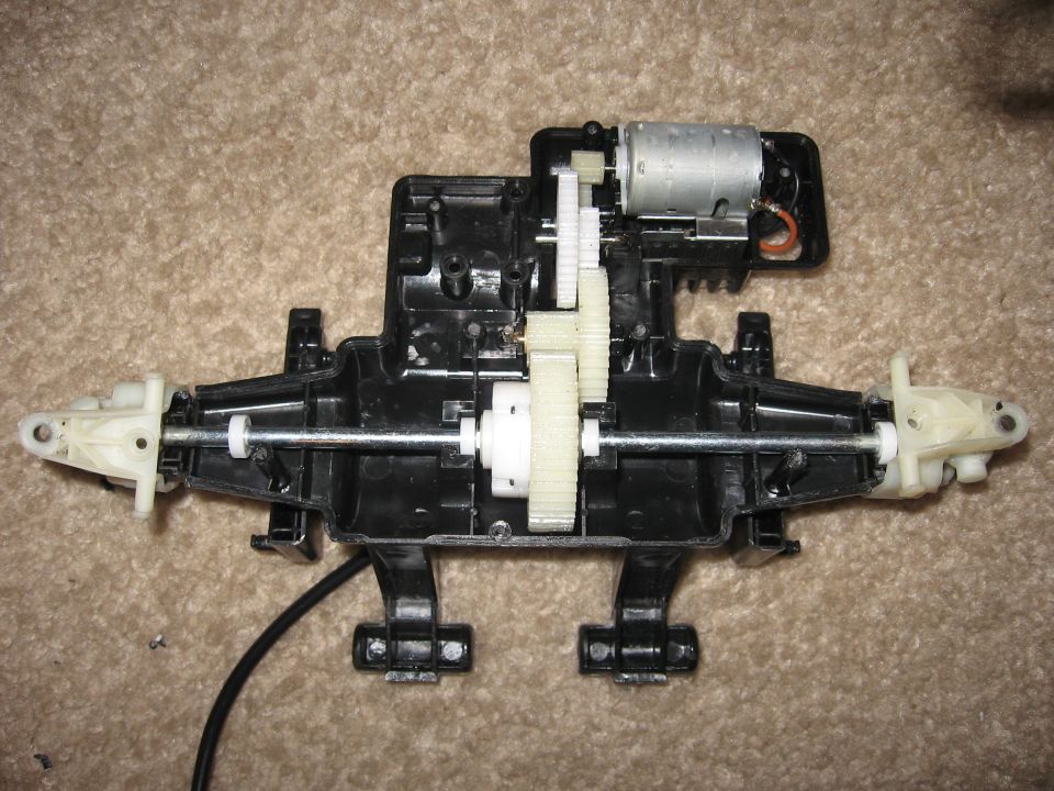 RC car differential and motor assembly with plastic gears and metal drive shaft