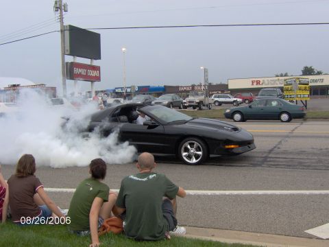 1998 Ford Crown Victoria - Killer burnout