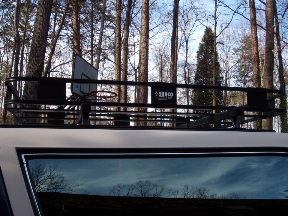 Roof rack on a vehicle with a basketball hoop attached