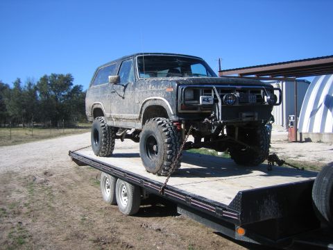 1986 Ford Bronco - fixing to unload