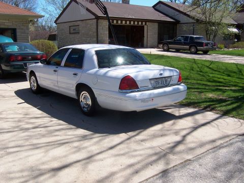 2003 Ford Crown Victoria photo