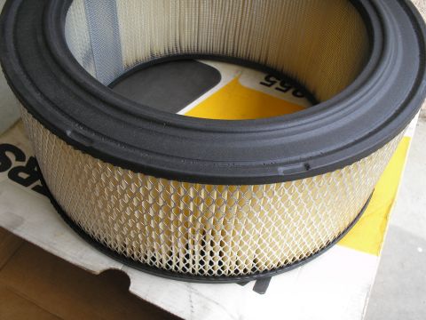 1999 Ford F-800 - Close-up of an air filter, likely for a truck or heavy equipment.
