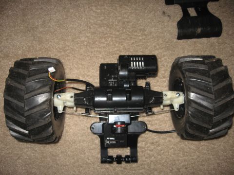 1990 Ford Bronco - Chassis and wheels of a remote control car, a 49 MHz frequency receiver.