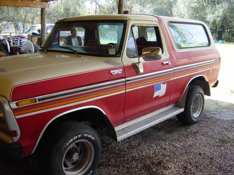 1978 Ford Bronco - Pictures from the fist day of pick up. It's in the shop now getting re-sprayed. First thing i did before the paint was take off the running…
