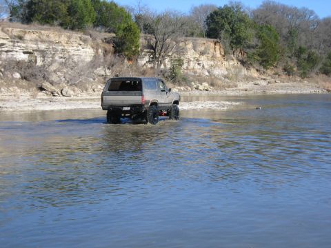 1986 Ford Bronco - nice shot of the water line