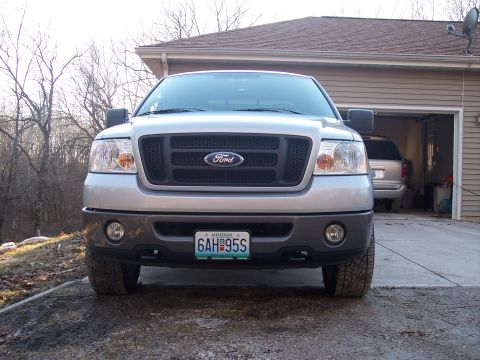 2007 Dodge Durango - This Ford F-150 pickup truck is parked in front of a garage. The license plate is visible.