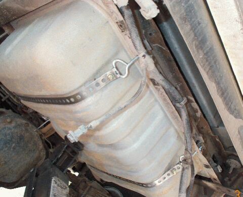 1986 Ford Bronco - Keith Lawyer's Tank "suspended with straps rather than stock skidplate"