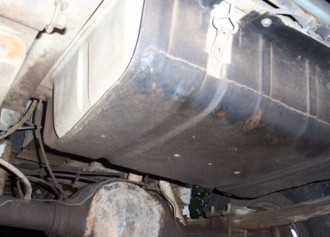 1986 Ford Bronco - Keith Lawyer's Tank "Reinforced gas tank skid by taking a 2nd stock skid, trimming and welding together"