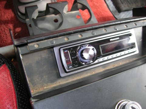 1985 Ford Bronco - new radio