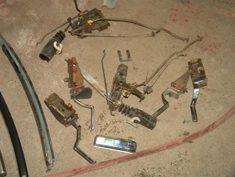 1990 Ford LTD Crown Victoria - Door contents