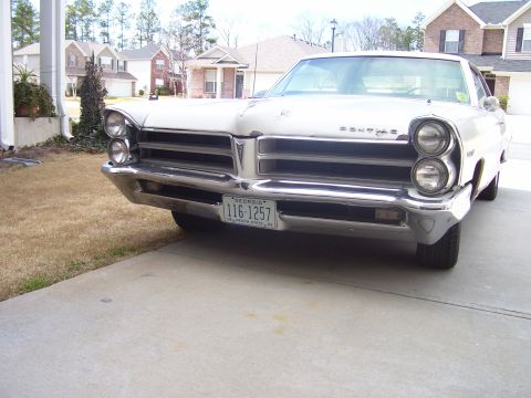 1965 Pontiac Catalina - Front view of a white 1965 Pontiac Catalina, its distinctive grille and dual headlights.