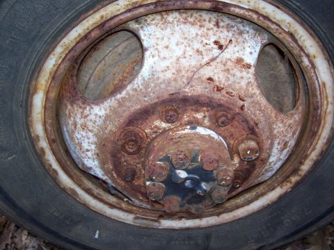 1985 Ford Bronco - Even thou there is a DRW(dually) wheel on it, this is a SRW(single rear wheel) hub assembly. You can tell by the length of the hub sticking…