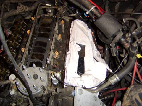 1989 Ford Bronco - I went and painted my valve covers and while they are drying I went back to the heads to remove the crappy cork gaskets. To prevent the cor…