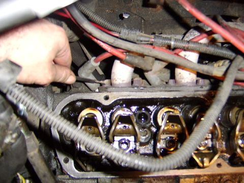 1989 Ford Bronco - I took the opportunity to make sure my header bolts were snug