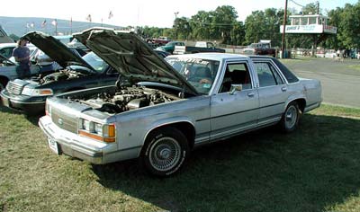 1989 Ford Crown Victoria LTD - Left/Front view