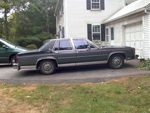 1987 Ford Crown Victoria LTD - Side view, what more is there to say?