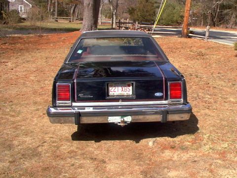 1987 Ford Crown Victoria LTD - Back end, what most cars see on the highway and in school zones.