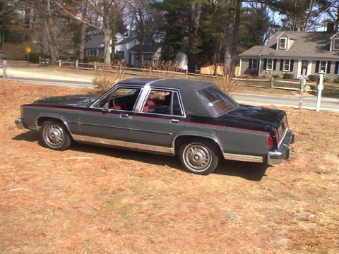 1987 Ford Crown Victoria LTD - Back left view. Nothin special.