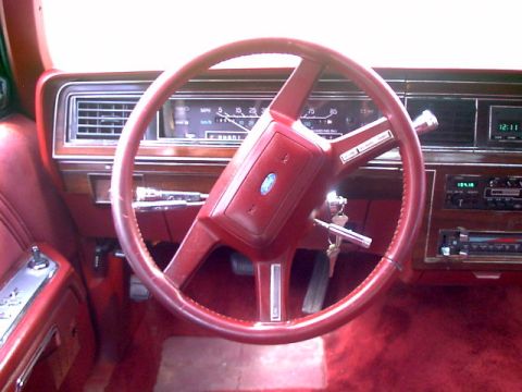 1987 Ford Crown Victoria LTD - Wheel/dashboard view.