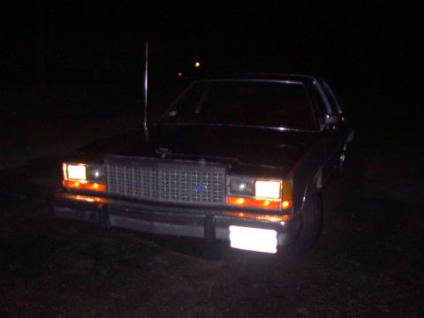 1987 Ford Crown Victoria LTD - Front pic, regular lights.