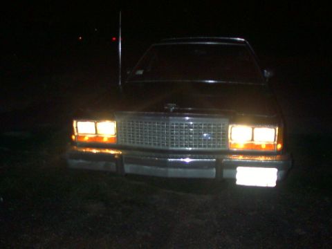 1987 Ford Crown Victoria LTD - Front pic, high beams (glare was reduced with turning off the flash).