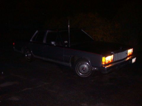 1987 Ford Crown Victoria LTD - Front right view.