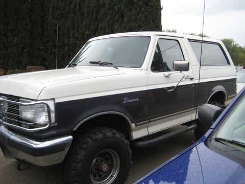 1989 Ford Bronco - Just got the Early Bronco (66-77) Emblems on