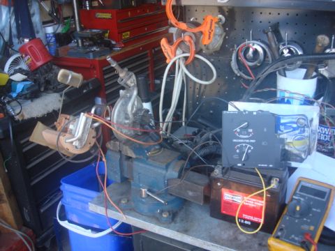 1983 Ford Bronco - with the batter connected if i move the float the guage moves.