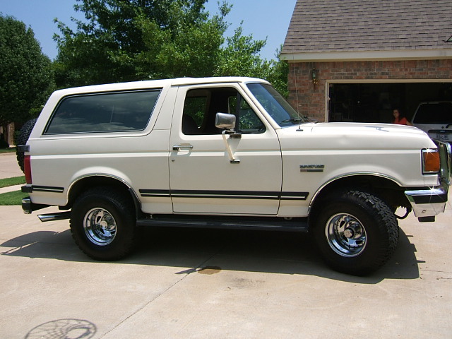 White 1991 Ford Bronco side view