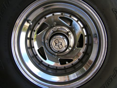 1991 Ford Bronco - Close-up of a chrome wheel a 4x4 automatic hubcap.