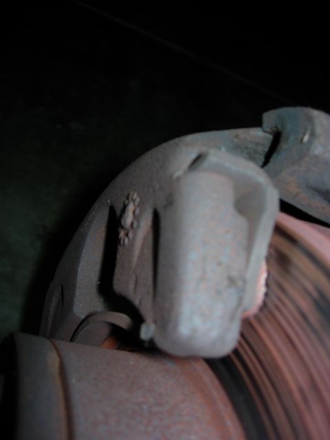 1990 Ford Bronco - Passengers side disk. Pads aren't making full contact on both sides of the rotor.