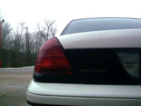 2000 Ford Crown Victoria photo