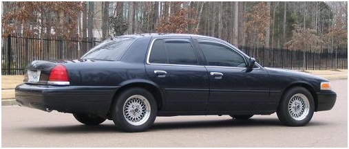 Dark blue 1999 Ford Crown Victoria sedan, side view