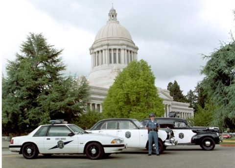 1987 Ford Mustang - '88 SSP in front of the State Capital