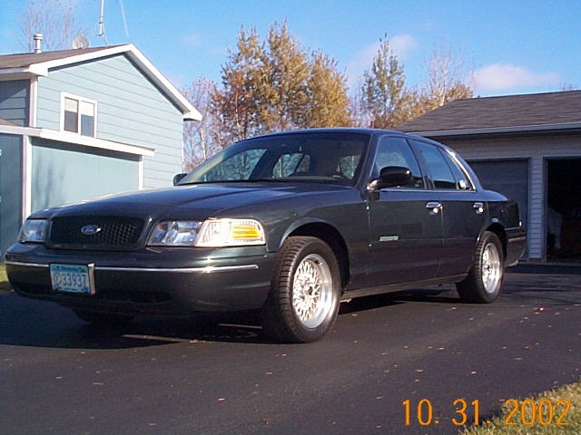 Dark green 1998 Ford Crown Victoria sedan, front 3/4 view