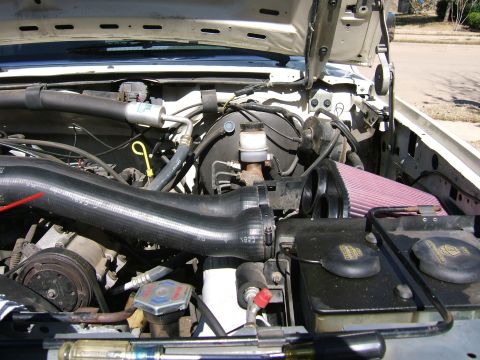 1991 Ford Bronco - engine compartment 3..