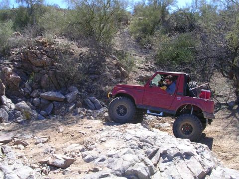 1987 Suzuki Samurai - Suzuki Samurai navigating a difficult rocky off-road course.