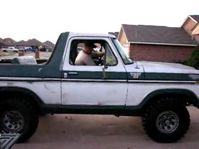 1978 Ford Bronco - Start Up With Open Headers and Pull Into Garage