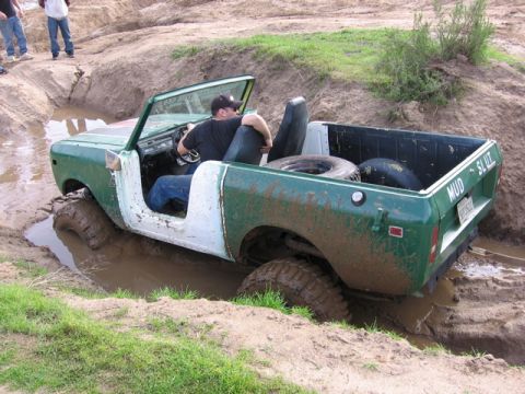1989 Ford Bronco - She's a mud slut!