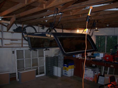 1986 Ford Bronco - My quick, dirty and extremely simple solution to lifting the top off my bronco by myself. I put a bracket on each end of 2 2x4's, set them…