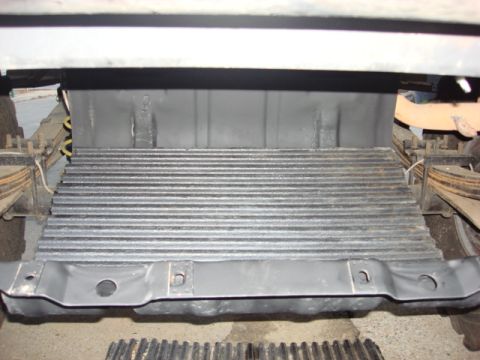 1983 Ford Bronco - i put the bed liner on the bottom of the skid plate..