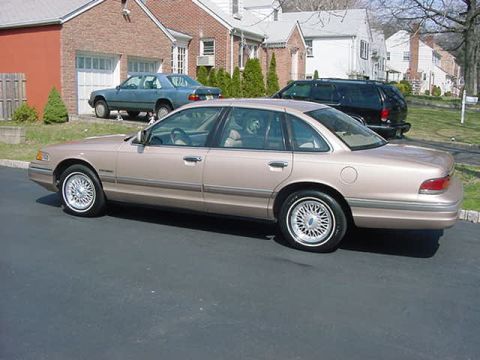 1992 Ford Crown Victoria photo