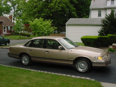 1992 Ford Crown Victoria photo