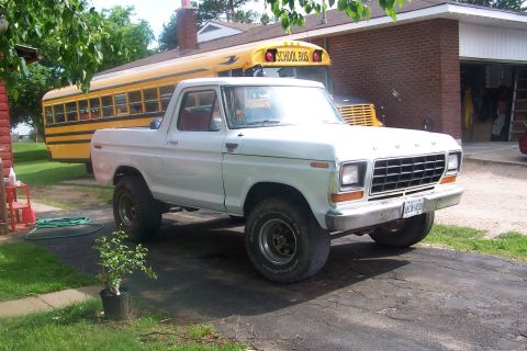 1979 Ford Bronco - After paint. I painted the cap (was cream) blue so at least one part was blue