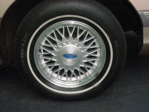 1992 Ford Crown Victoria photo