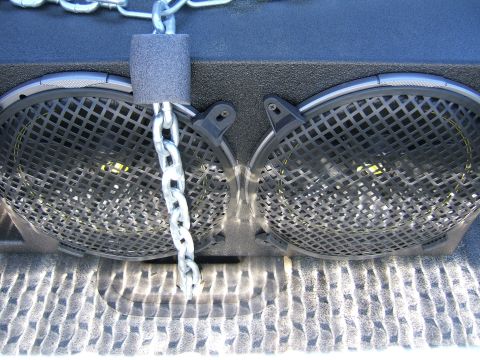 1991 Ford Bronco - 2 Kicker 12'' 300W (each) subs