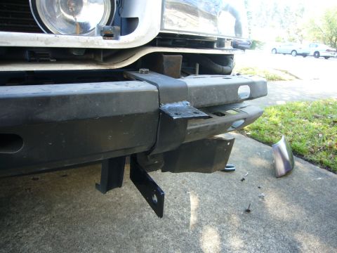 2000 Ford Crown Victoria - Close-up of a vehicle's front end, focusing on the bumper and its aftermarket push bar attachment.